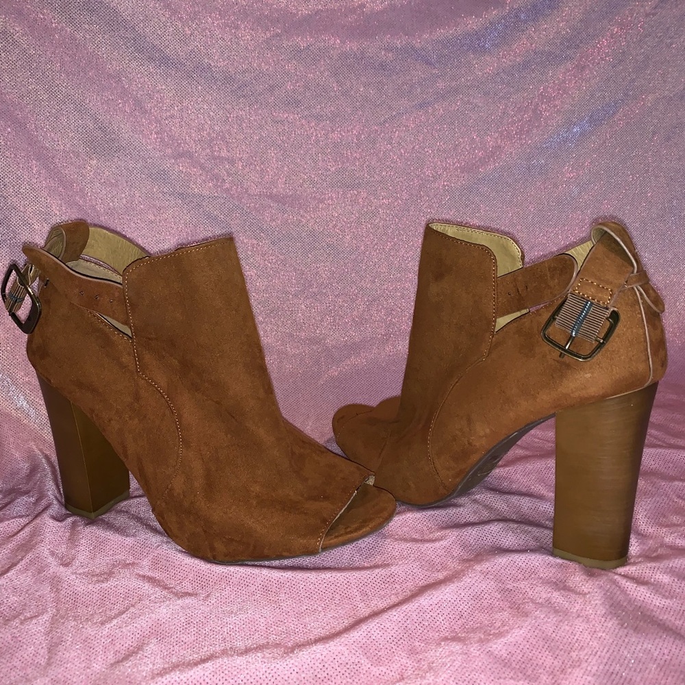 Cognac peep toe booties!